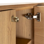 Modern eiken dressoir met messing handgrepen