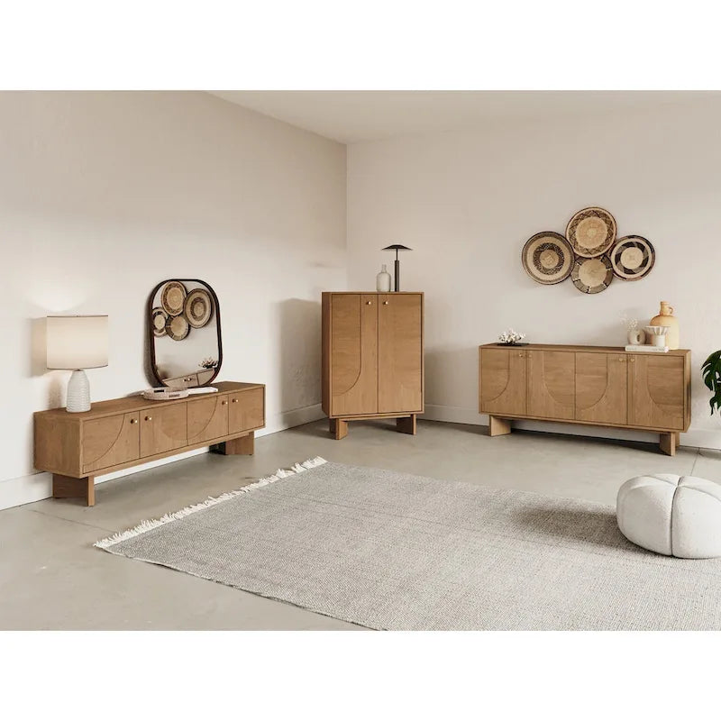 Modern eiken dressoir met messing handgrepen